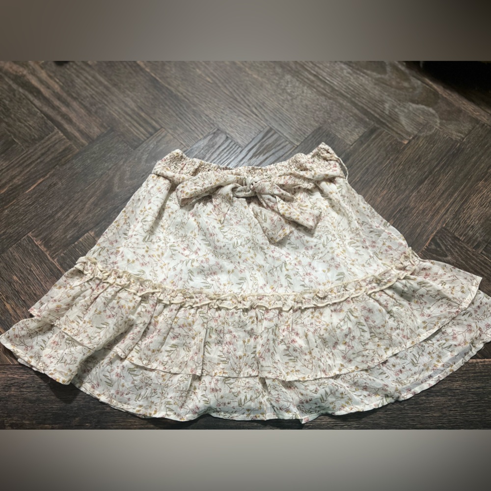 mini floral flowy mini skirt super cute!